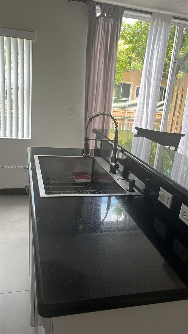 Building Photo - 4932 Tradewinds Ter