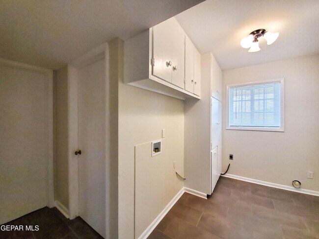 Building Photo - 4311 N Stanton St