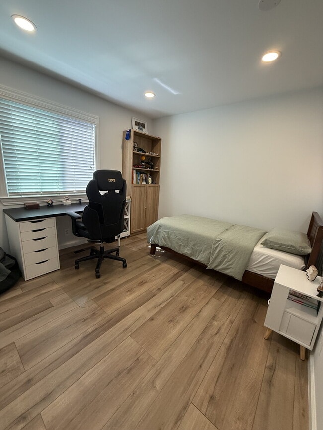 Building Photo - Stunning Fully Remodeled 4-Bedroom 2 Bathroom Home with Designer Kitchen & Spacious Open Layout i...