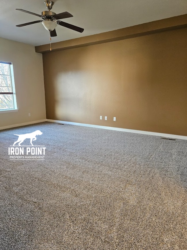 Building Photo - 3bed/2.5 bath Townhome in Boise w/2 Car Garage, Community Pool & Fitness Center