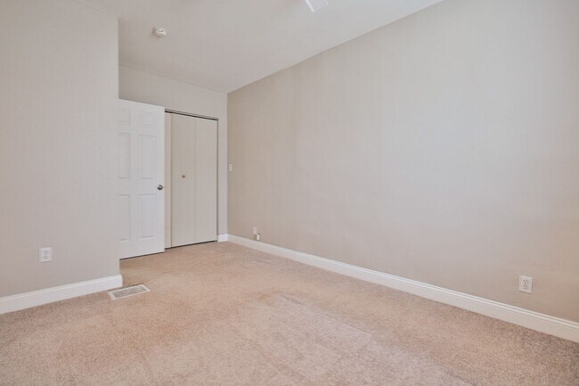 Building Photo - 237 S Fillmore St