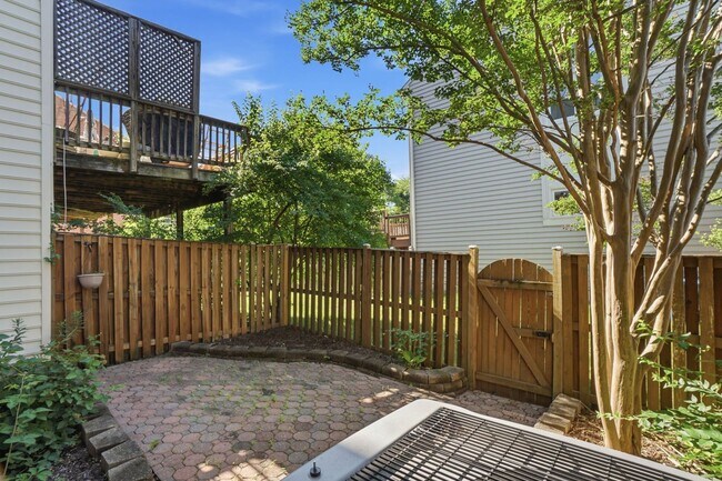 Building Photo - This is Northern Virginia living at its finest—offering the charm of a neighborhood community wit...