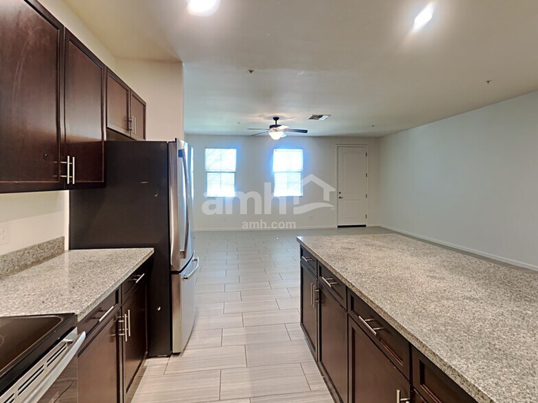 Building Photo - 20788 W Thomas Rd