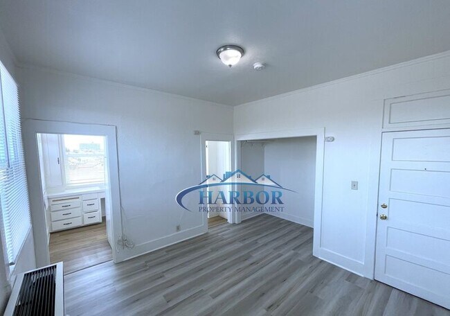 Building Photo - 341 W Amar St