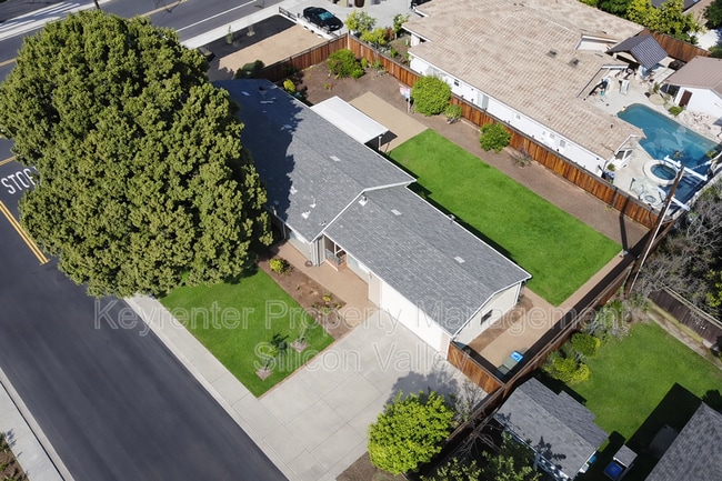 Building Photo - 795 Viader Ct