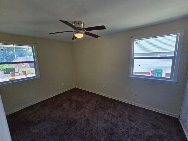 Building Photo - 3 bedroom home in Petersburg