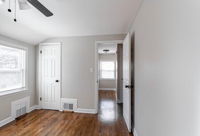 Building Photo - 2750 N 61st St