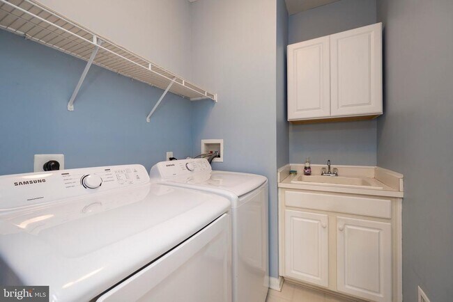 Building Photo - 311 Elmhurst Dr