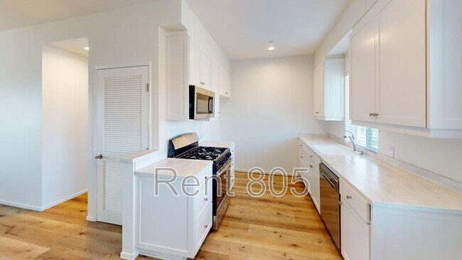 Building Photo - 4830 Terrace Ave