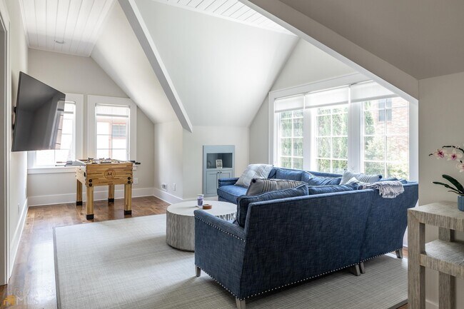 Building Photo - 3312 W Shadowlawn Ave NE