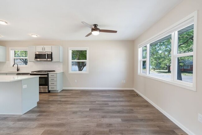Building Photo - $1,895 | 2 Bedroom, 2 Bathroom House | Pet...