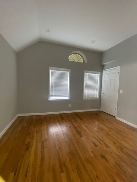 Building Photo - 563 Winter St