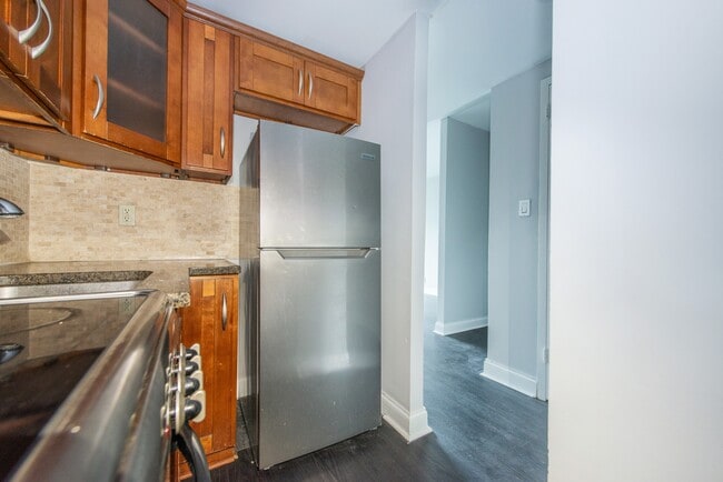 Building Photo - 60 Parkway Dr