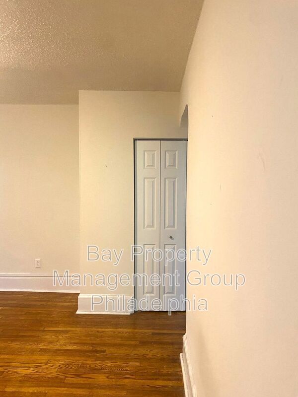 Building Photo - 2809 W Queen Ln