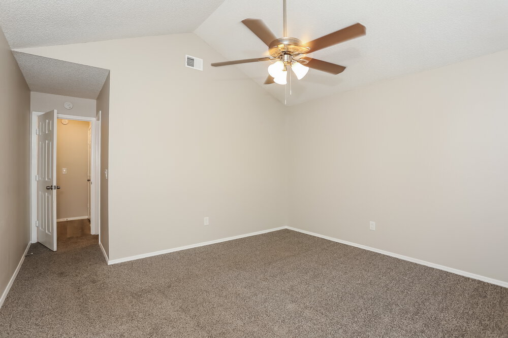 Building Photo - 12755 Serenade Cir N