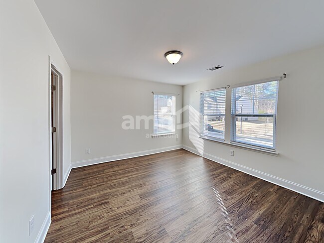 Building Photo - 145 Lindridge Dr