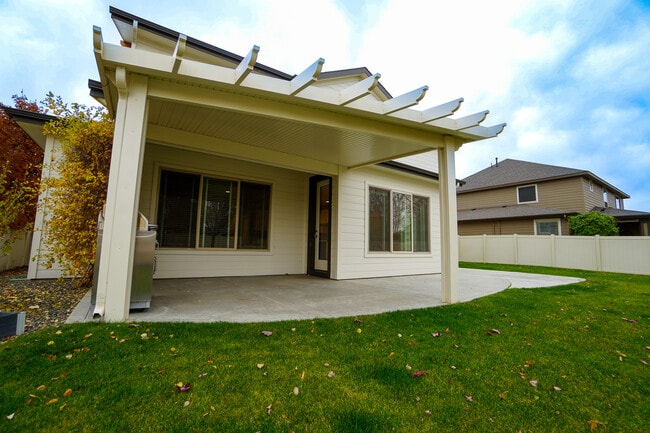 Building Photo - 2303 E Fratello St