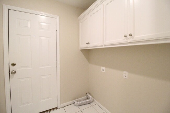 Building Photo - January FREE On This 1 Bedroom 1 Bath Duplex in Navy Hill Area in Olathe