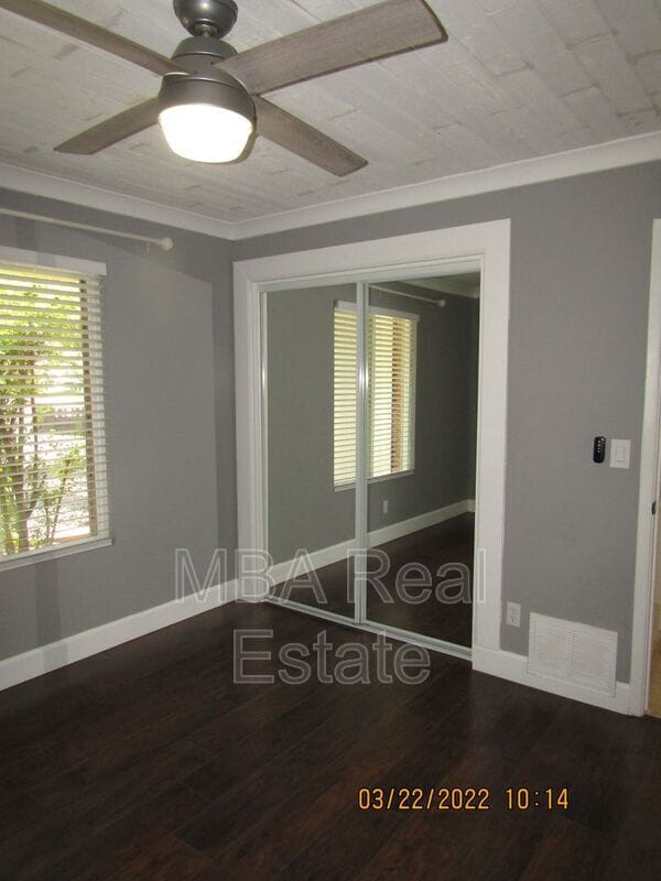 Building Photo - 2802 E Weldon Ave