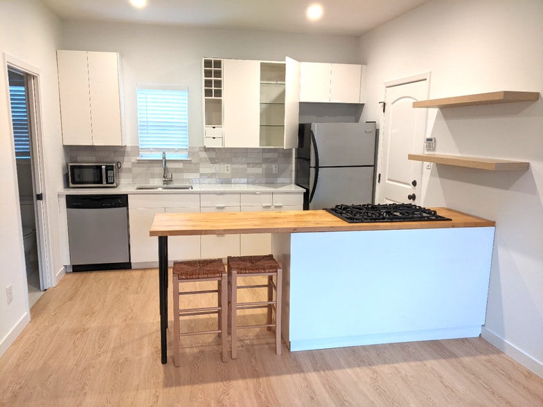 Kitchen - 1902 Haskell St