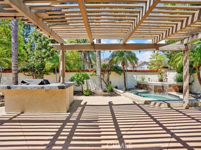 Building Photo - 2326 Pinehurst Dr