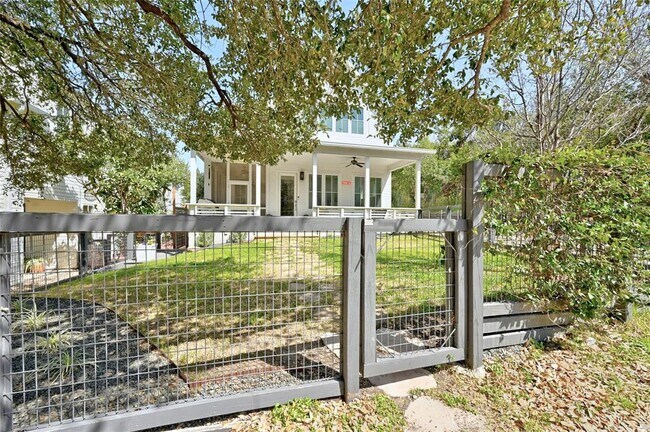 Building Photo - 708 Cardinal Ln