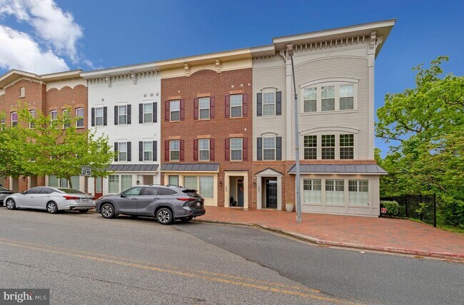 Building Photo - 703 Skippers Ln