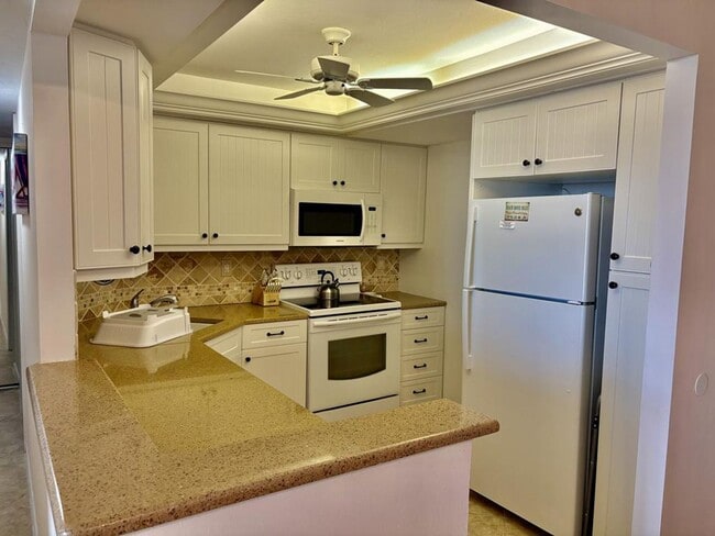 Building Photo - 320 Seaview Ct