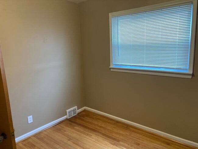 Building Photo - A Great 3 Bedroom Ranch with Nice Basement, Garage and Backyard Sec. 8 OK