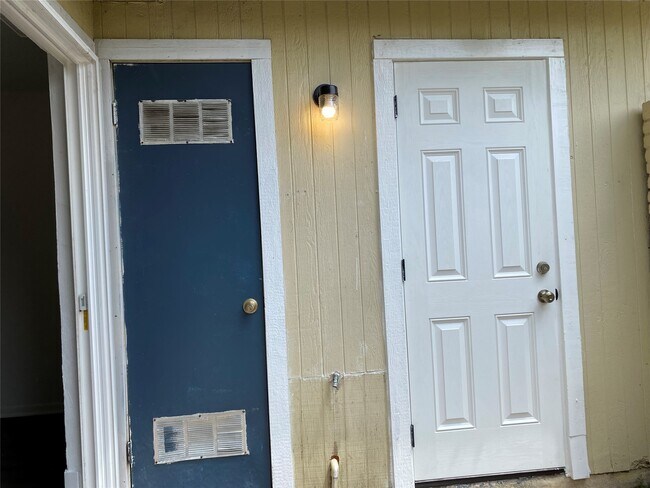 Building Photo - 5002 Blue Spruce Cir