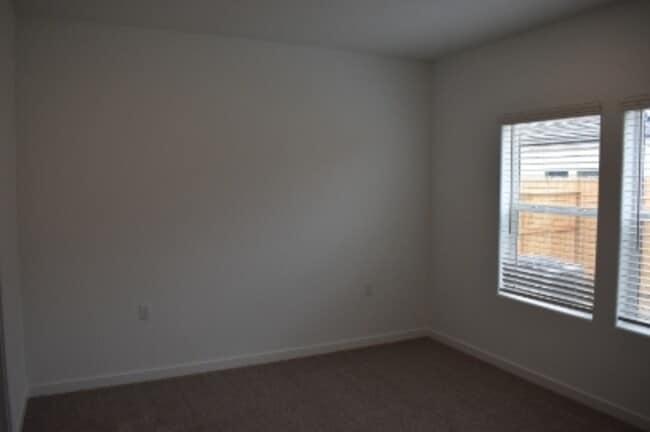 Building Photo - 4472 N San Miguel Ave