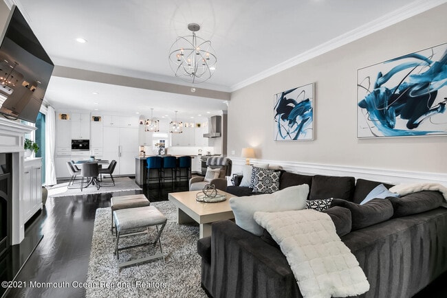 Building Photo - 2211 3rd Ave