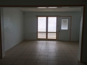 Building Photo - Duplex 3 Bedroom/1.5 Bath