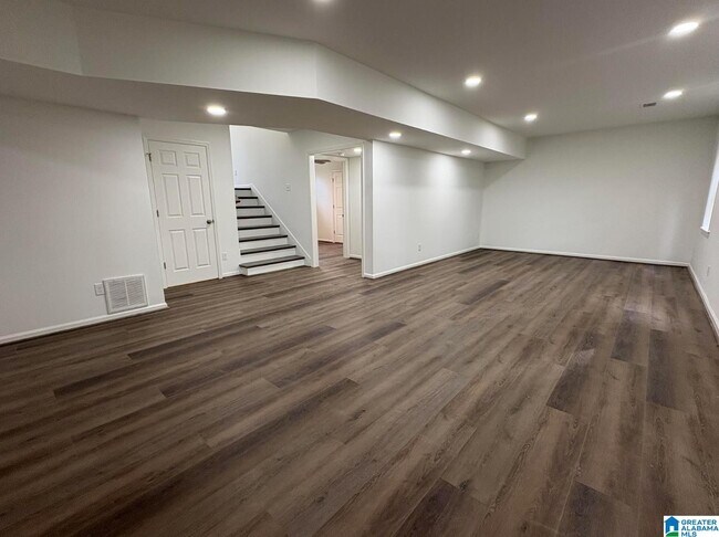 Building Photo - 112 Loyola Cir