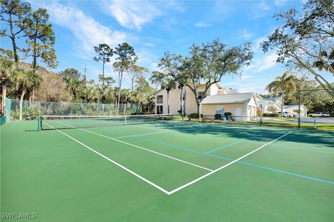 Building Photo - 736 Wiggins Lake Dr