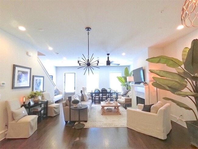 Building Photo - 871 3rd St