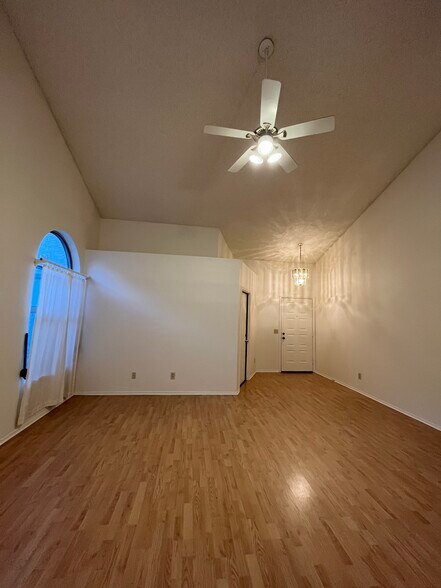 Building Photo - 4175 E Cholla Canyon Dr