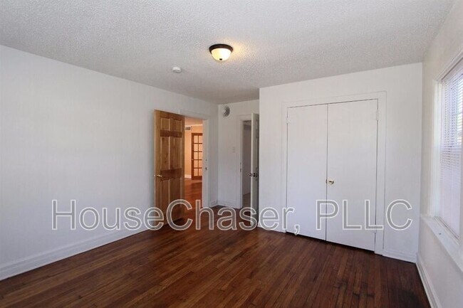 Building Photo - 2203 20th St