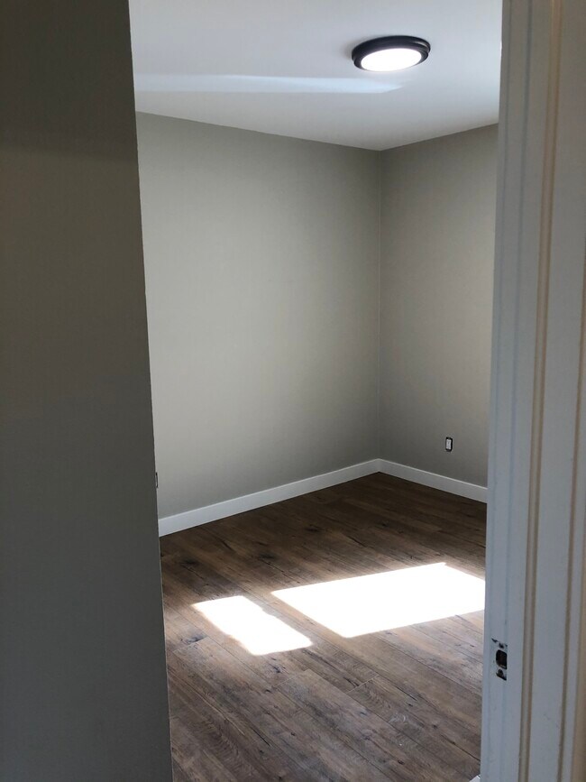 Building Photo - 30803 Hilltop Dr