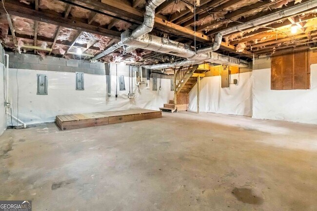 Building Photo - 9169 Lakeview Dr SW