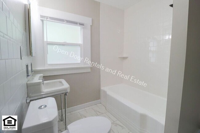 Building Photo - 1109 Park Ave