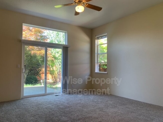 Building Photo - 2226 Blue Heron Ct
