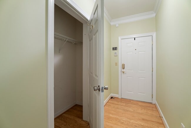 Building Photo - 35 E All Saints St