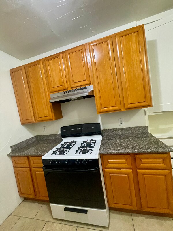 Building Photo - 564 53rd St