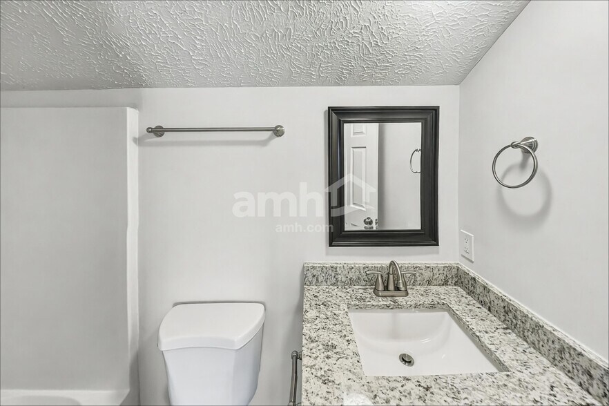 Building Photo - 1856 Portview Dr