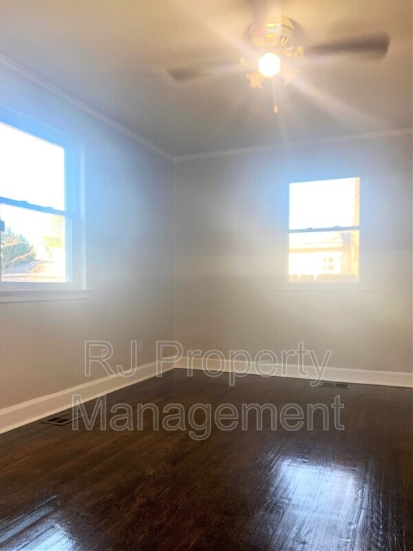 Building Photo - 3810 Montclair Dr