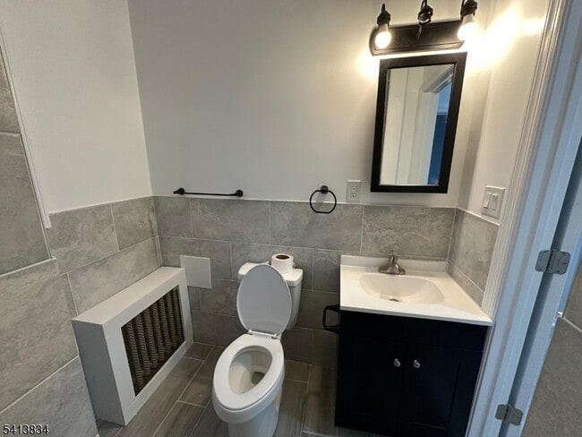 Building Photo - 793 E 19th St