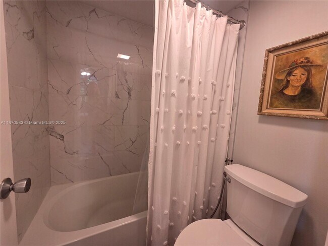 Building Photo - 9410 Poinciana Pl