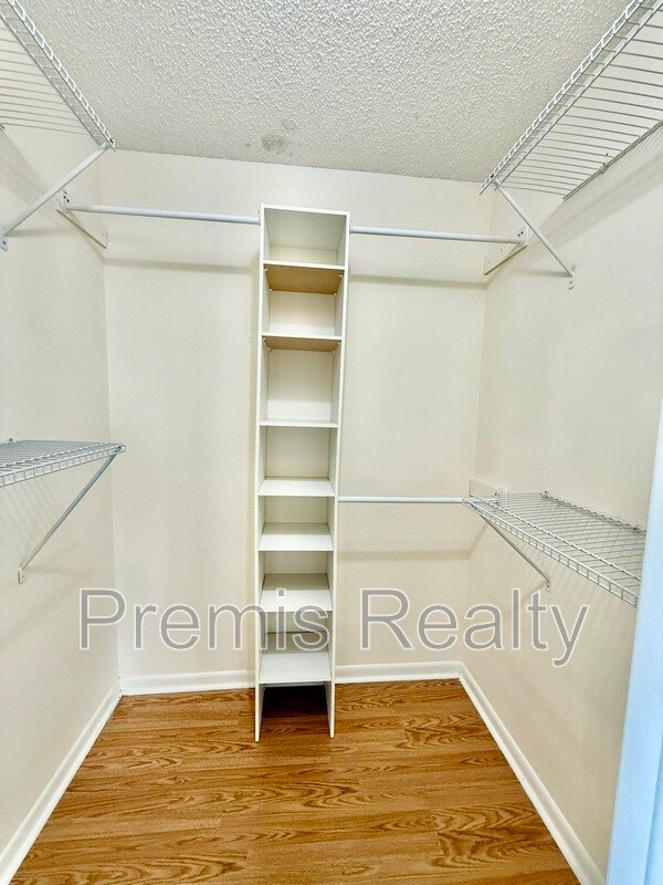 Building Photo - 747 Brook St NE