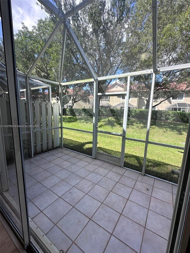 Building Photo - 1350 Sorrento Dr